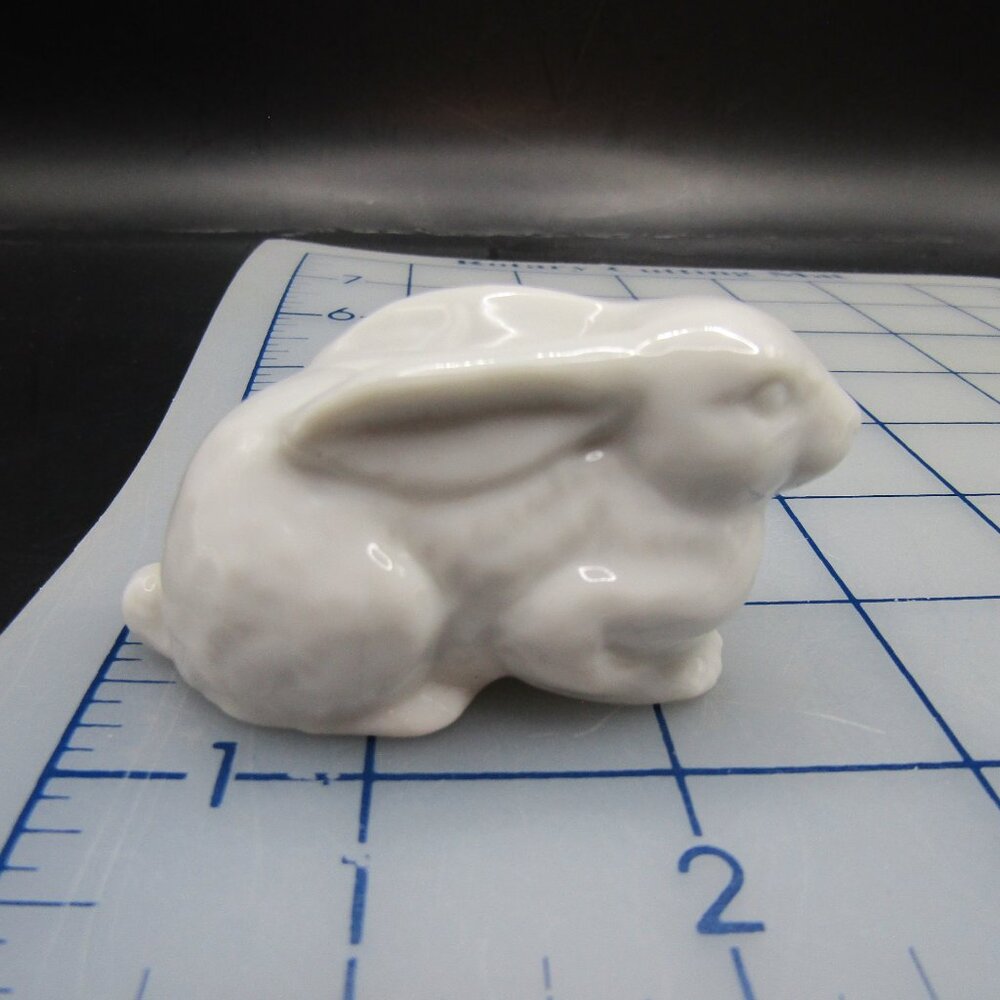 Two Otagiri Porcelain Rabbit Figurines - Picture 10 of 13